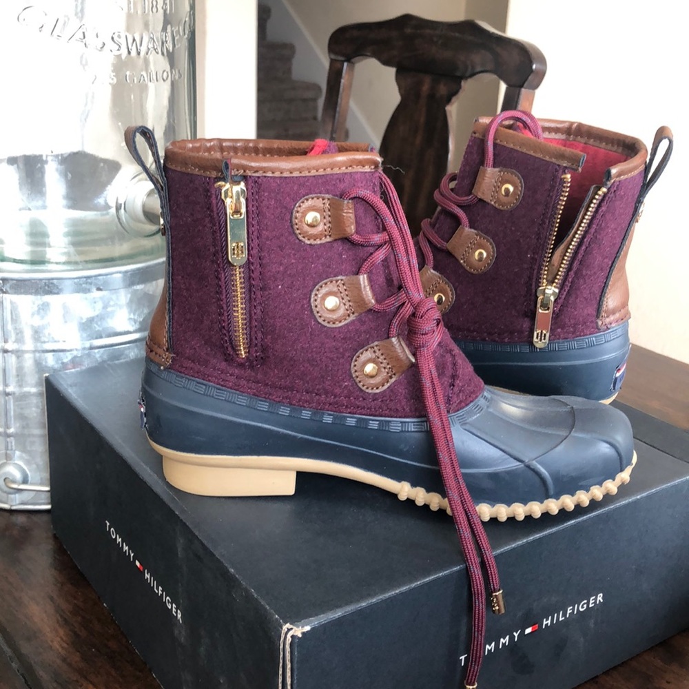 tommy hilfiger duck boots